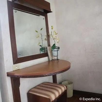 Oda, Balkon, Göl Kenarı