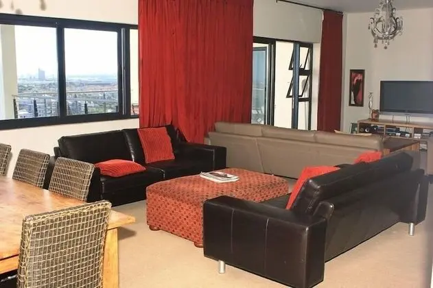 3 Bedroom Apartment 6 guests