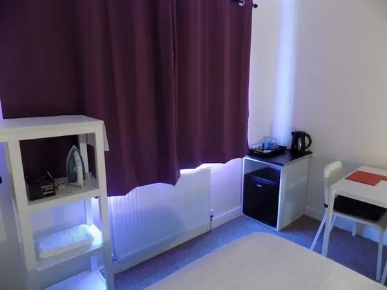 Standard Tek Büyük Yataklı Oda, Ortak Banyo (Room 2)