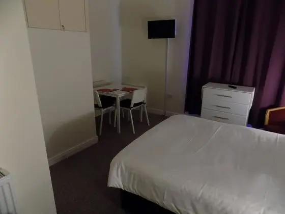 Tek Büyük Yataklı Oda, Ortak Banyo (Room 1)