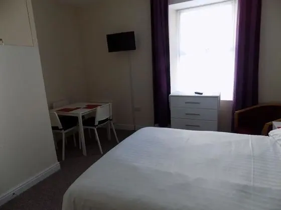 Tek Büyük Yataklı Oda, Ortak Banyo (Room 1)