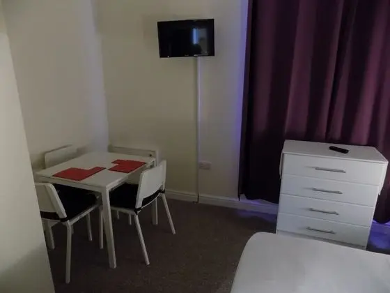 Tek Büyük Yataklı Oda, Ortak Banyo (Room 1)