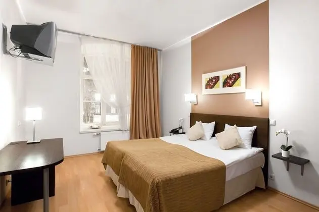 Üç Kişilik Oda, Bahçe Manzaralı