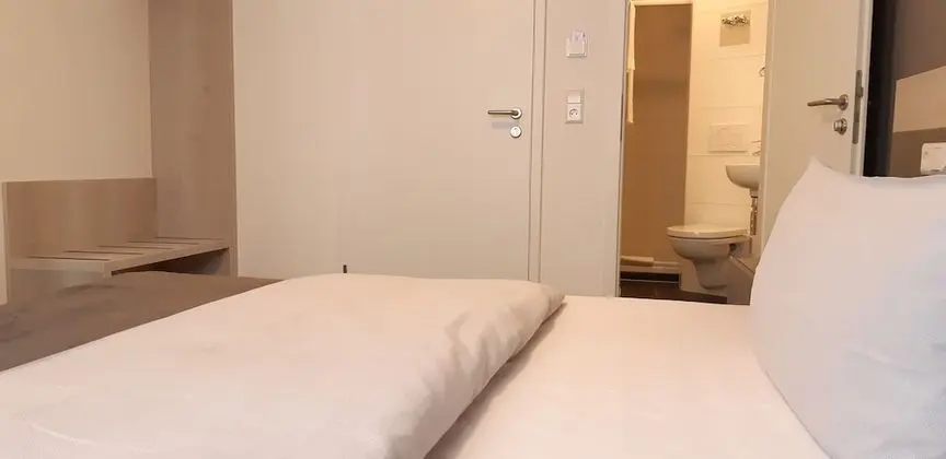 Business Tek Büyük Yataklı Oda