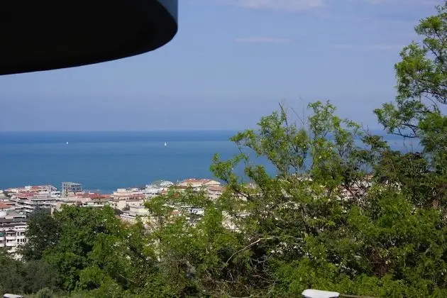 Junior Süit, Balkon