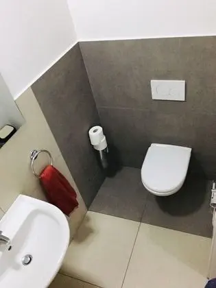 Üç Kişilik Oda, Ortak Banyo