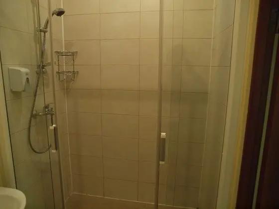 Basic Tek Büyük Yataklı Oda