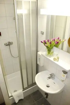 Economy Tek Büyük Yataklı Oda, Özel Banyo