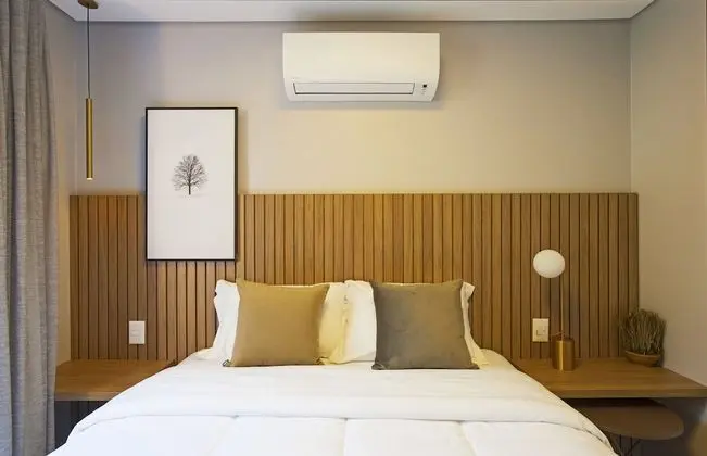 1 QUARTO, CAMA CASAL + SOFÁ CAMA (MÁX 04 PESSOAS)