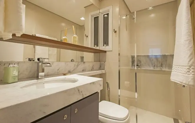 2 QUARTOS, CAMA CASAL + SOFÁ CAMA (MÁX 06 PESSOAS)