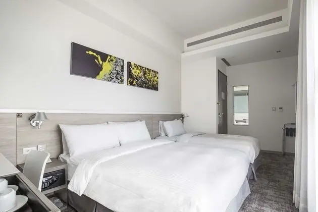 Üç Kişilik Oda (One Double & One Single Bed)