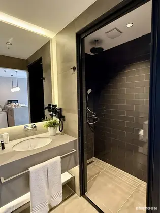 Jakuzili Loft Suite
