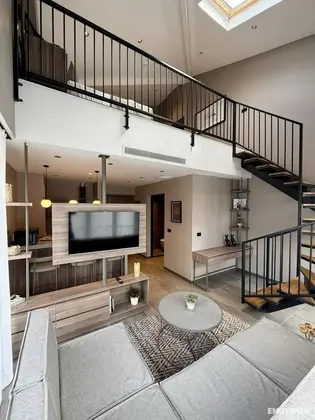 Jakuzili Loft Suite