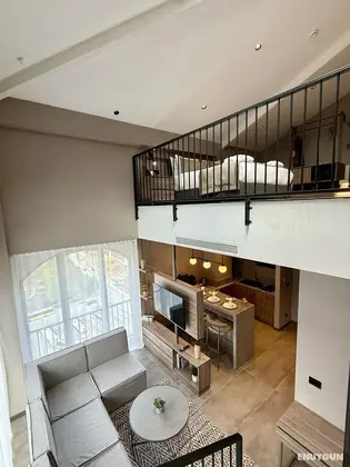 Jakuzili Loft Suite