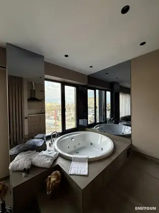 Sehir Manzarali, Jakuzili Suite