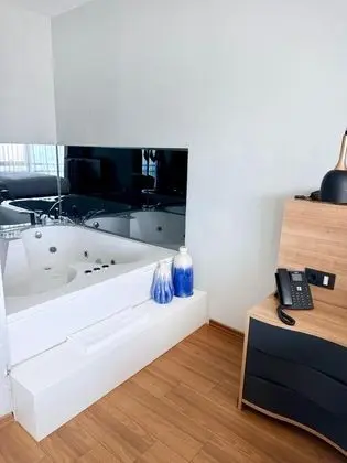 Jakuzili Suit Oda,Şehir Manzaralı,Jakuzili