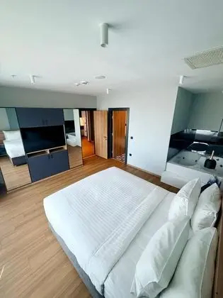 Jakuzili Suit Oda,Şehir Manzaralı,Jakuzili