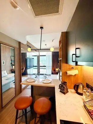 One Bedroom City,Kara Manzaralı