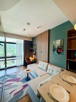 One Bedroom City,Kara Manzaralı