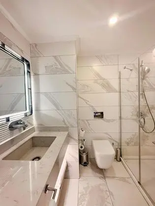One Bedroom City,Kara Manzaralı