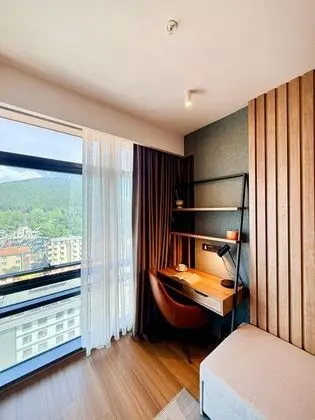One Bedroom City,Kara Manzaralı