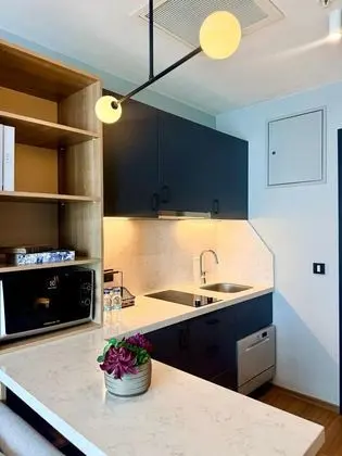 One Bedroom City,Kara Manzaralı