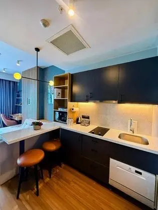 One Bedroom City,Kara Manzaralı