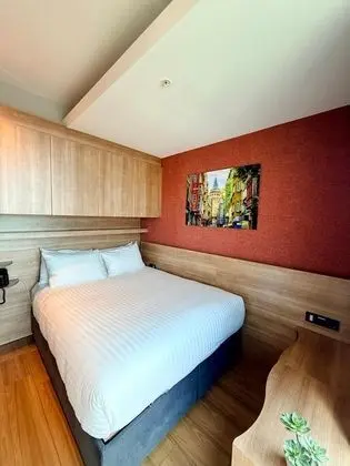 One Bedroom City,Kara Manzaralı