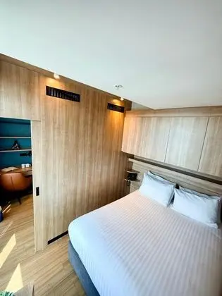 One Bedroom City,Kara Manzaralı