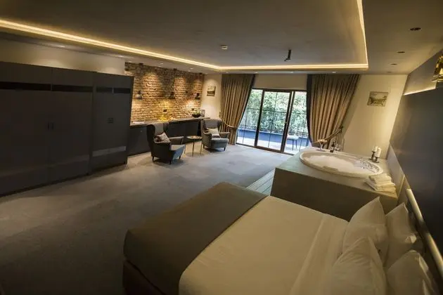 Suit With Jacuzzi