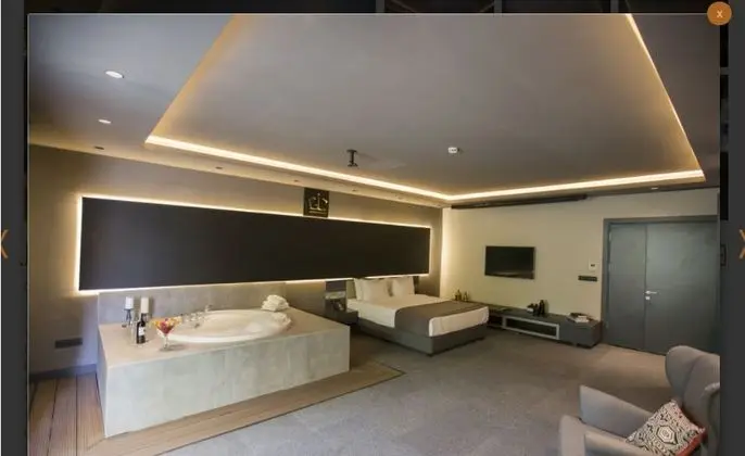 Suit With Jacuzzi