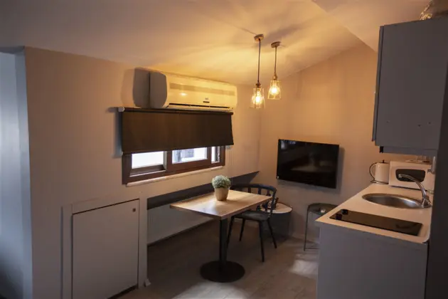 Sehir Manzarali, Jakuzili Studio Custom Oda