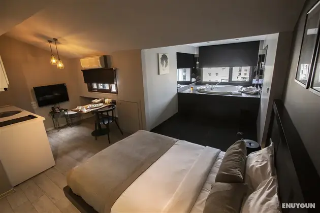 Sehir Manzarali, Jakuzili Studio Custom Oda