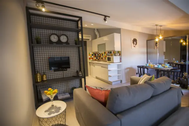 Sehir Manzarali, Terasli Studio Custom Suit Oda