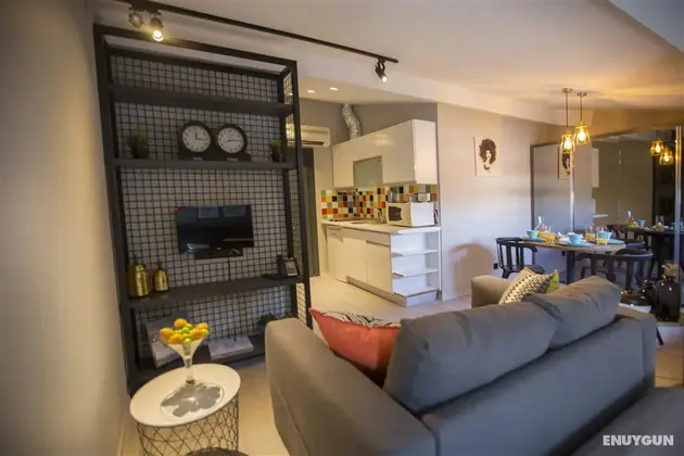 Sehir Manzarali, Terasli Studio Custom Suit Oda