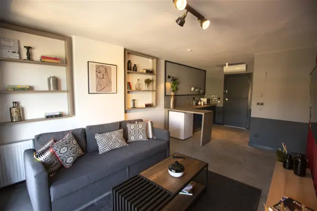 Sehir Manzarali, Balkonlu 1+1 Apartment Custom Oda