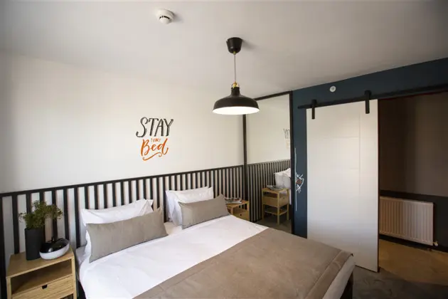 Sehir Manzarali, Balkonlu 1+1 Apartment Custom Oda