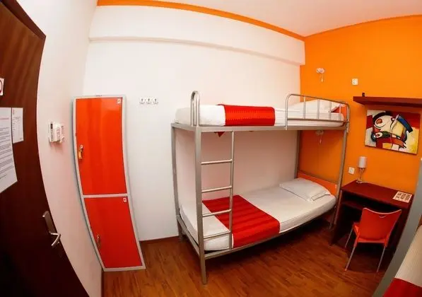İki Ayrı Yataklı Oda, 2 Tek Kişilik Yatak (shared bathroom )