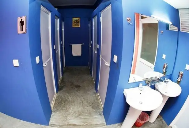 İki Ayrı Yataklı Oda, 2 Tek Kişilik Yatak (shared bathroom )