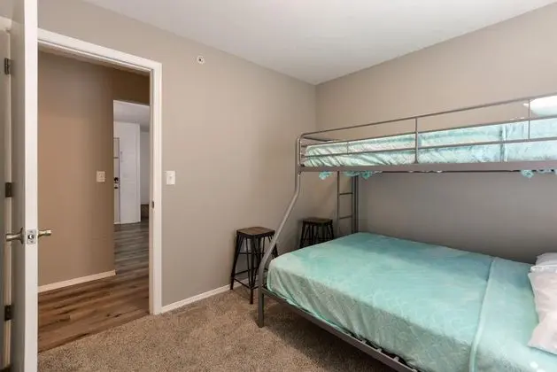 Daire (CityScape - Premier Condo -VIEWS - Up)
