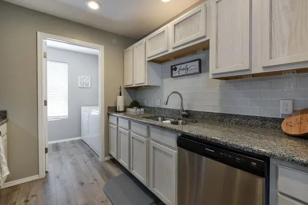 Daire (CityScape - Premier Condo -VIEWS - Up)