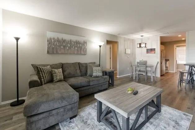 Daire (CityScape - Premier Condo -VIEWS - Up)