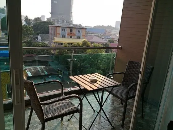 Deluxe Room Higher Floor with Jetted Bathtub