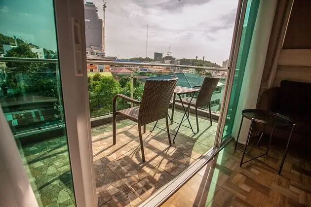 Deluxe Room Higher Floor with Jetted Bathtub