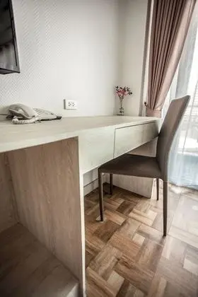 Deluxe Room Higher Floor with Jetted Bathtub