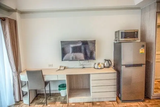 Deluxe Room Higher Floor with Jetted Bathtub