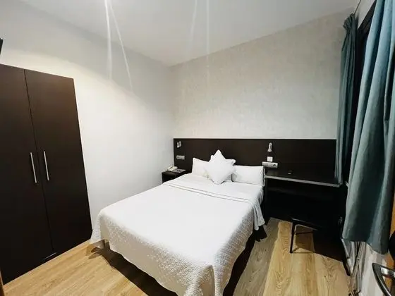 Tek Büyük Yataklı Oda (Interior)