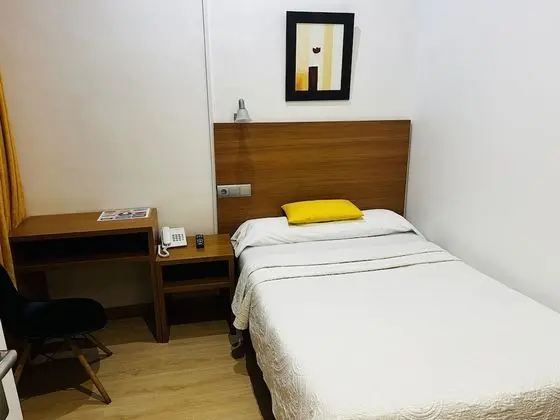 Tek Büyük Yataklı Oda (Interior)