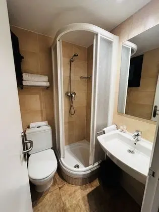 Tek Büyük Yataklı Oda (Interior)