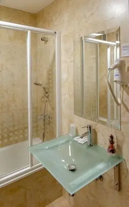 Tek Büyük Yataklı Oda (Extra Bed)